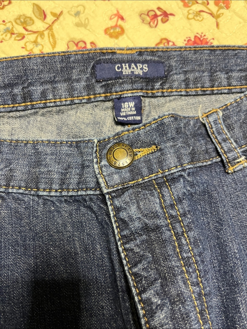 Chaps lightweight women’s relaxed fit Denim cropped Jeans in Medium Blue